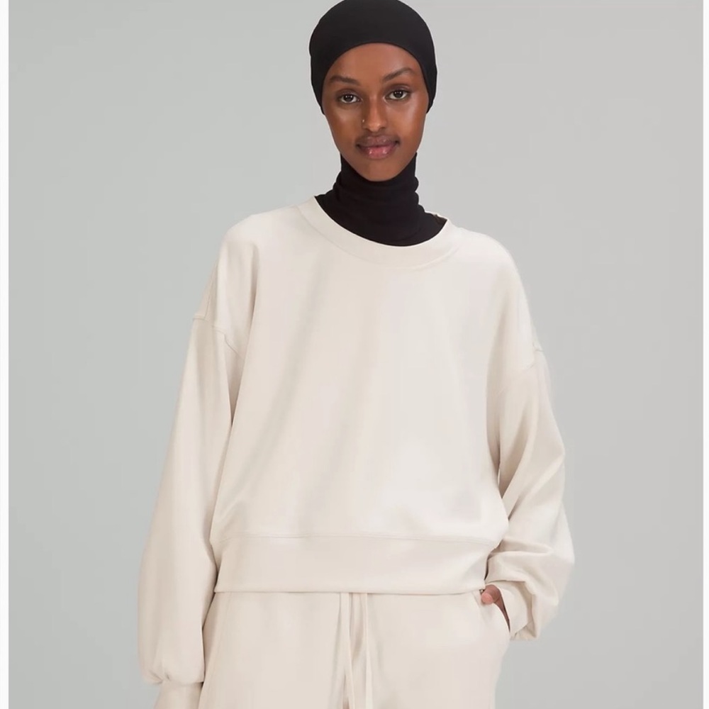 Lululemon Perfectly Oversized Cropped Crew 
Softstreme White Opal 10 LIKE NEW